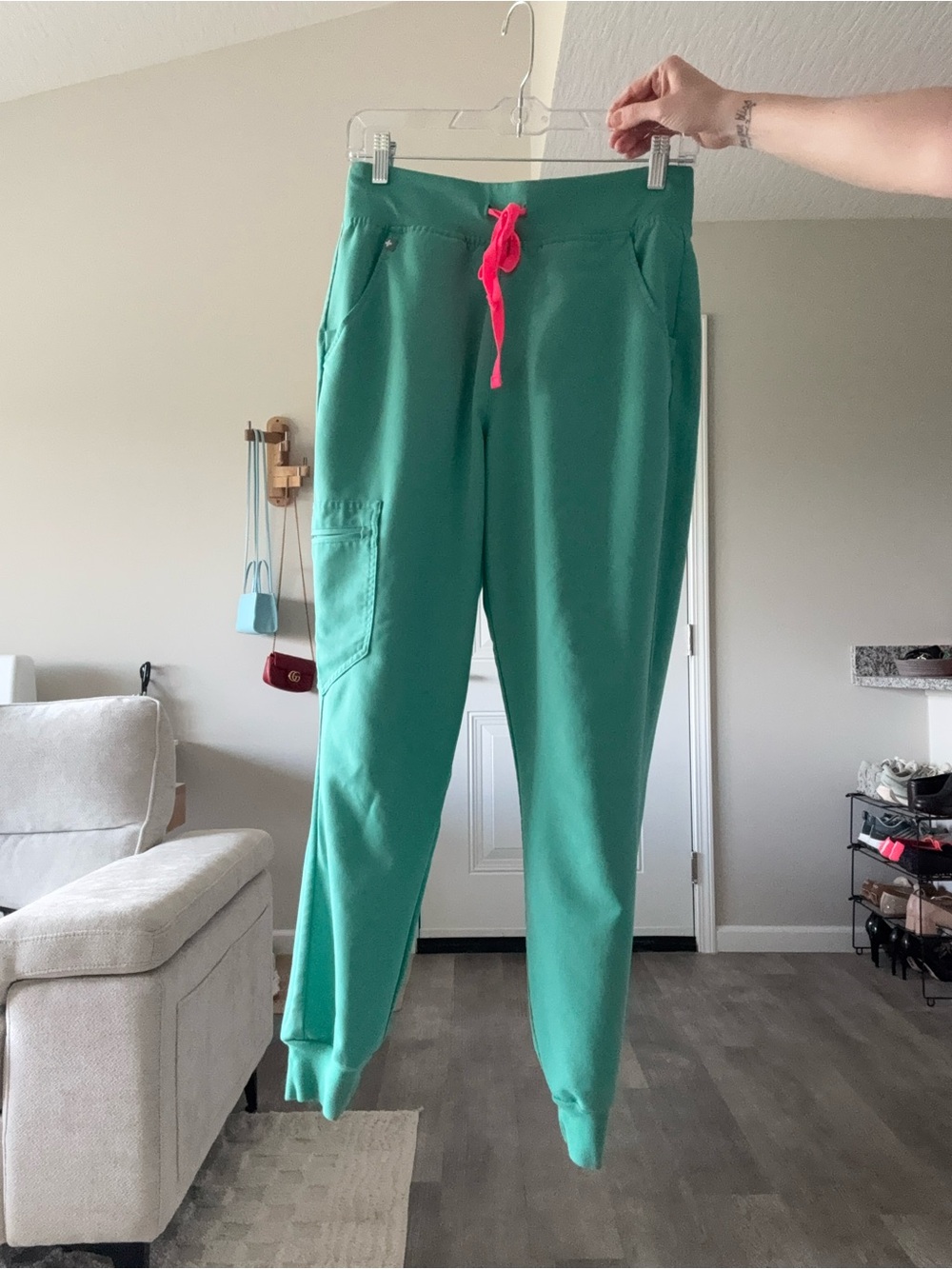 Figs Surgical Green Zamora Scrub Pants with Hot Pink Drawstring